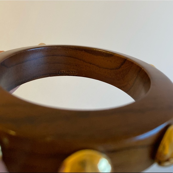 2/30 🛍 Coach Gold Wooden Rivet Bangle - Picture 5 of 8